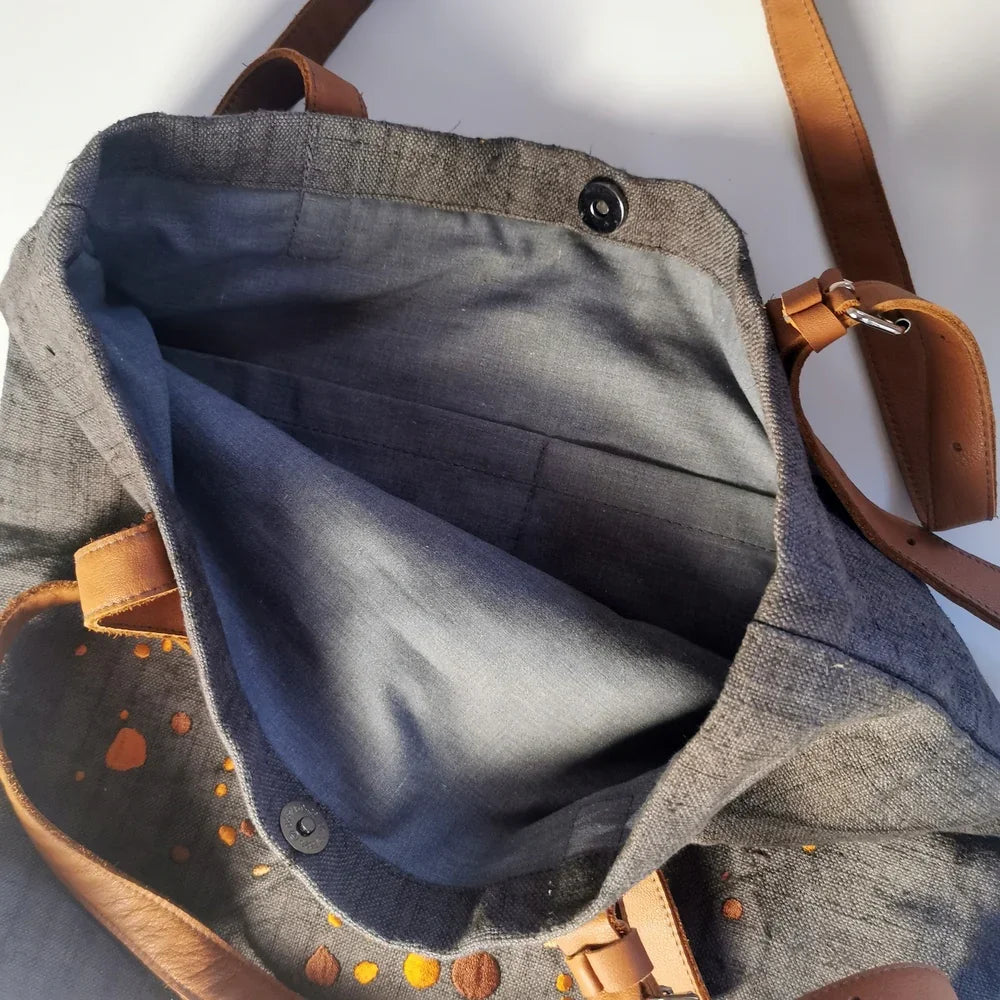 Design MessengerBag „Freude Ornament“ – Sign by Jwala®, Limited Edition, hochwertiges Unikat, exklusives Mode-Accessoire für moderne Damen