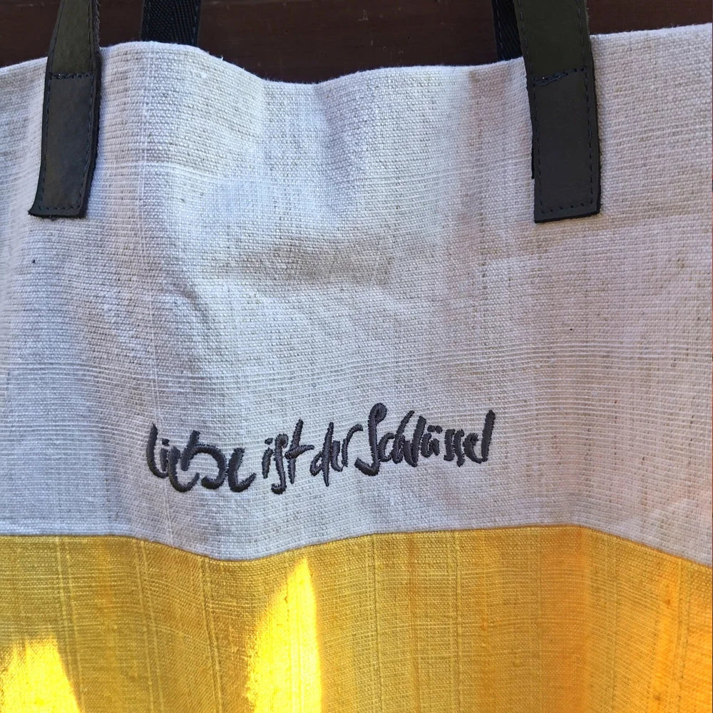 Premium Schultertasche „Liebe ist der Schlüssel“ Bauernleinen Creme-Gelb – Sign by Jwala®, edle Handarbeit, Unikat, besondere Tragetasche für Alltag, Shopping und besondere Anlässe