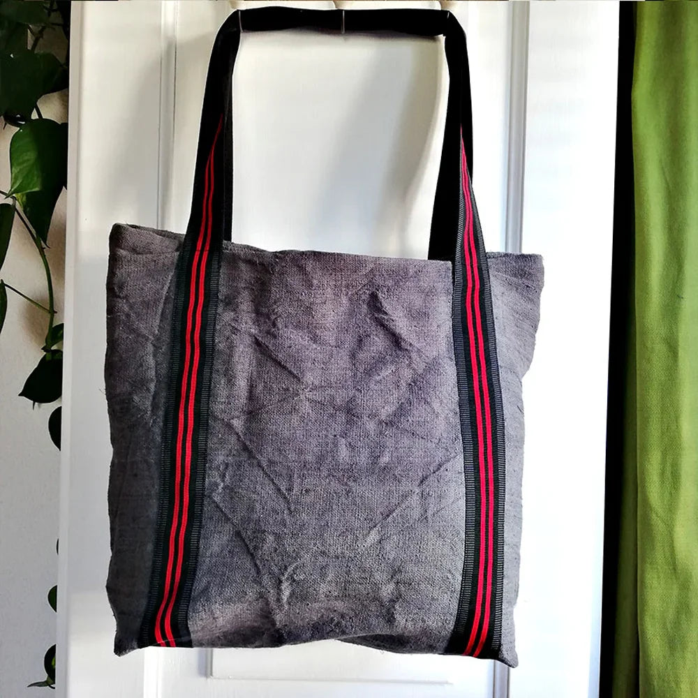 Handgemachte Schultertasche „Ich bin getragen“ – Original von Sign by Jwala®, limitiertes Einzelstück, modischer Shopper für Inspiration, Lebensfreude und besondere Momente