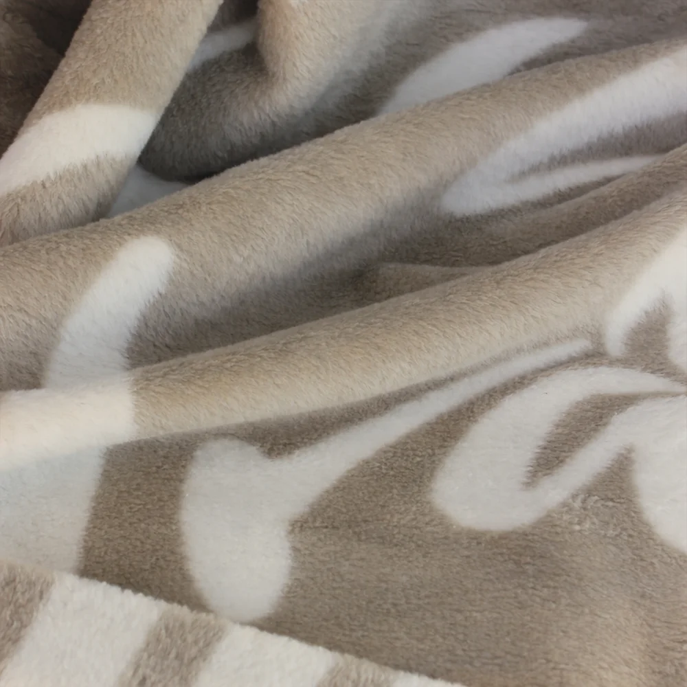 Handgemachte Kuscheldecke aus Tirol – jetzt sicher im SignShop Tirol online bestellen