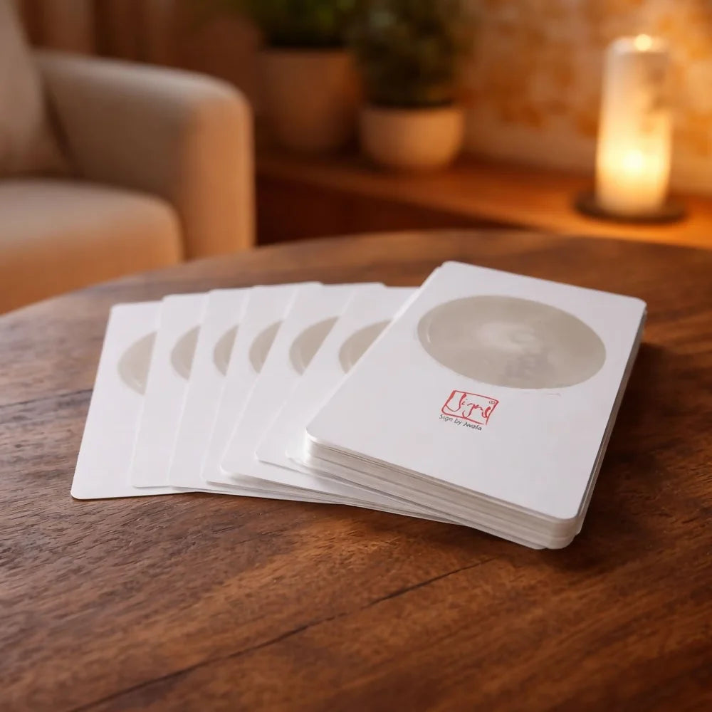 SignKarten Anwendung aus dem SignShop Tirol – intuitive Karten ziehen, spirituelle Botschaften empfangen und persönliche Impulse mit dem Buch „Fingerzeige“ von Jwala Gamper vertiefen