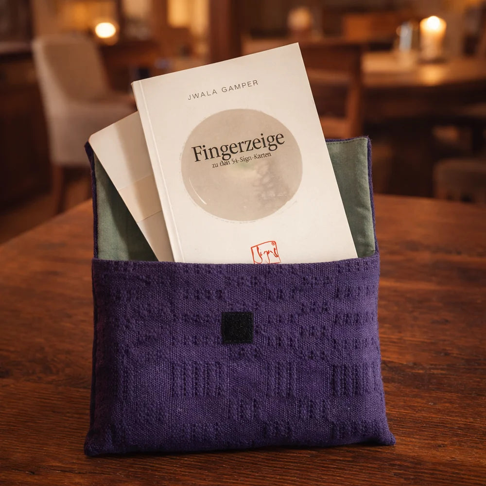 Premium-Spiritkarten-Set von Jwala Gamper: 54 hochwertige Sign-Karten mit Buch „Fingerzeige“ in einzigartiger Bauernleinen-Tasche – exklusiv im SignShop Tirol kaufen