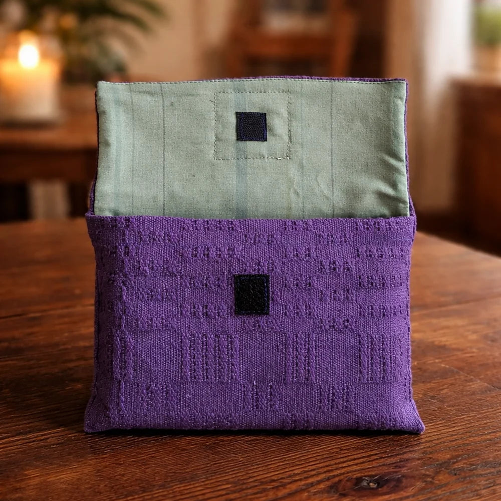 Exklusives Edel-Karten-Set für spirituelle Menschen – 54 Sign-Karten & Buch „Fingerzeige“ in limitierter, handgefertigter Bauernleinen-Tasche, jetzt im SignShop Tirol erhältlich