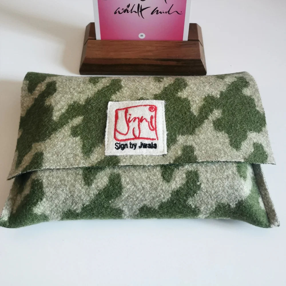 Orakelkarten-Set „Fingerzeige“ im Hahnentritt Grün – Inspirierende Impulskarten in liebevoll handgemachter Bauernleinen-Tasche exklusiv im SignShop Tirol bestellen