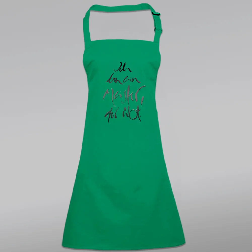 Grüne Kochschürze mit dem inspirierenden Jwala® Sign „Ich bin ein Meister, der übt“ – personalisierte Latzschürze online kaufen auf SignShop.tirol.