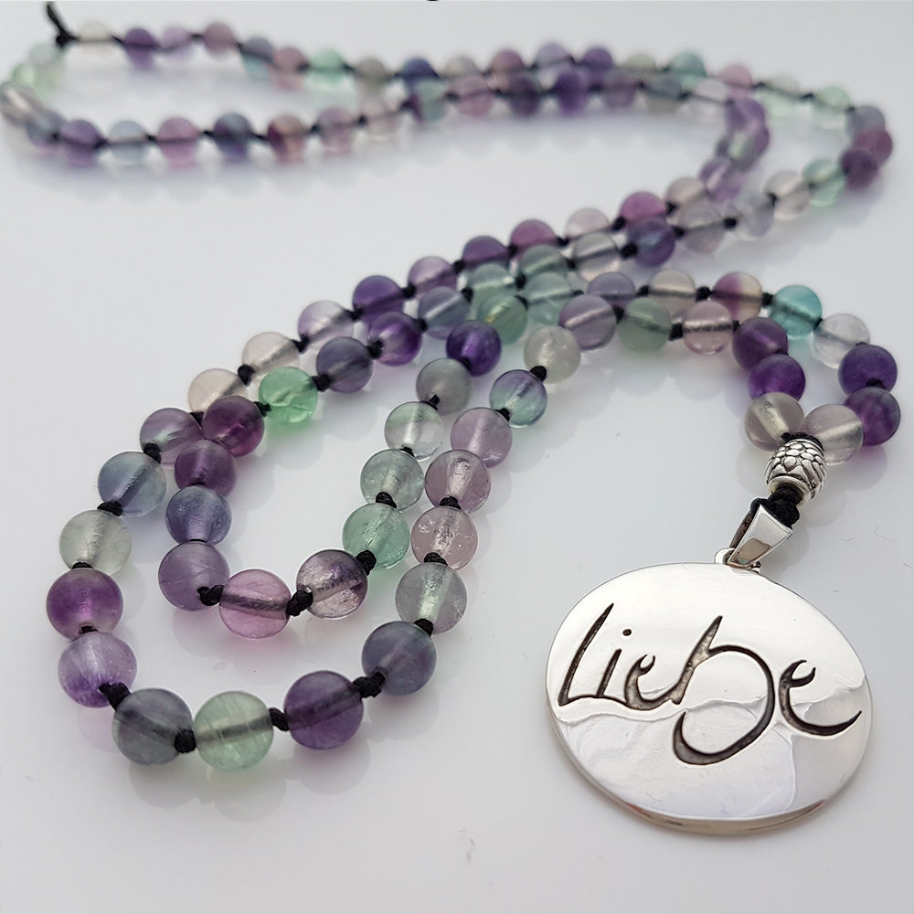 Edelstein Mala Fluorit mit „Liebe“ – Einzigartige Geschenk-Halskette für Herzensmenschen kaufen