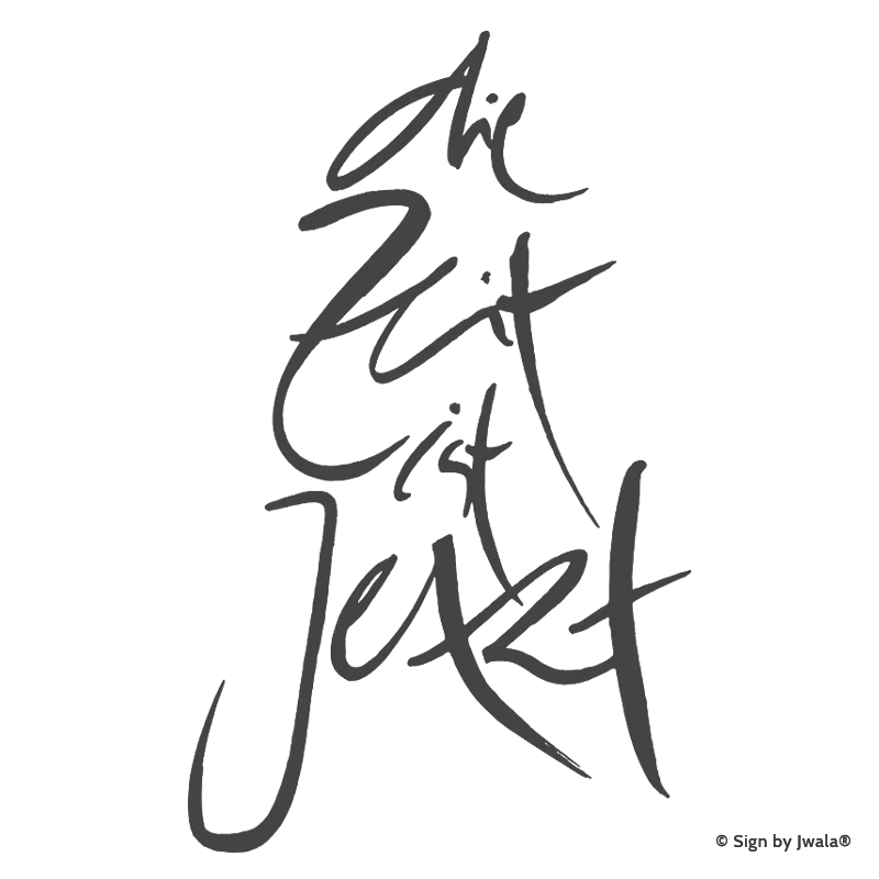 Hier zu sehen ist die Botschaft „die Zeit ist jetzt“, dass auf Kissen, Kerzen, Karten, Orakelkarten, Malas und Gläsern aus dem SignShop Tirol zu finden ist. SignShop Tirol Logo und Copyright von Jwala®.