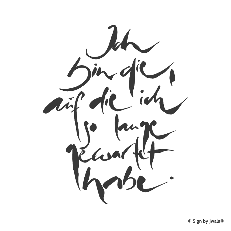 Die Botschaft „Ich bin die auf die ich solange gewartet habe“ wird auf Kissen, Kerzen mit Botschaft, Grußkarten, Impulskarten, Wanddeko, Taschen, Sitzkissen, Malas mit Halbedelsteinen und Riedel Gläsern aus dem Onlineshop SignShop Tirol angebracht und entfaltet dort ihre spirituelle Wirkung. Mit SignShop Tirol Logo und Copyright von Jwala®.