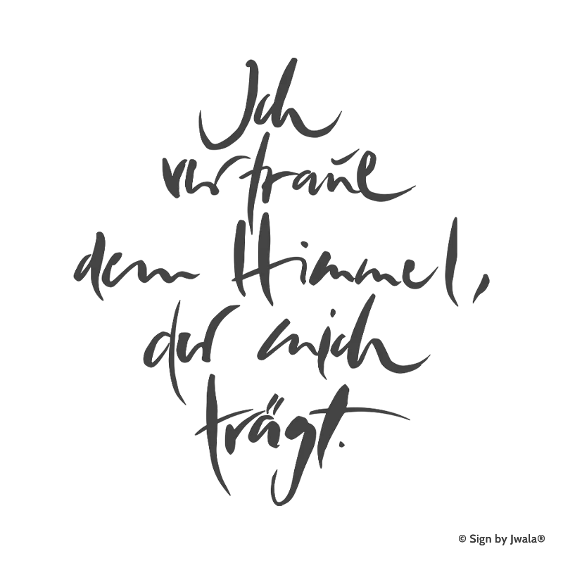 Zu sehen ist die Botschaft „Ich vertraue dem Himmel, der mich trägt“, die auf Kissen, Kerzen, Karten, Orakelkarten, Malas und Gläsern aus dem SignShop Tirol erhältlich ist. Mit SignShop Tirol Logo und Copyright von Jwala®.