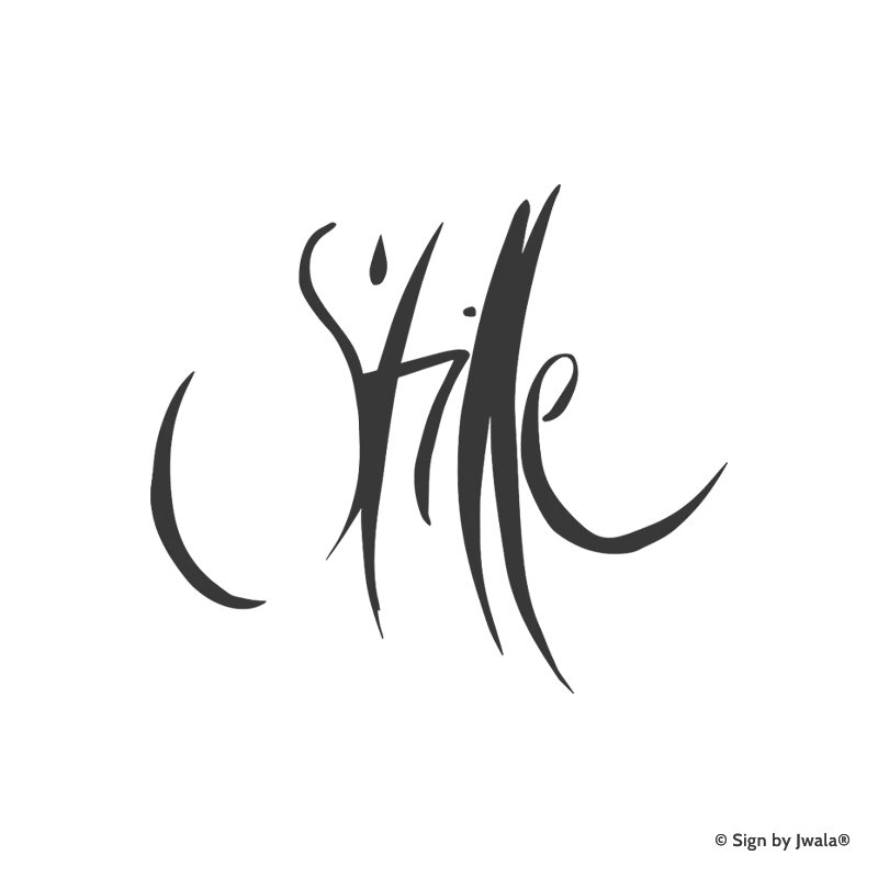 Die Botschaft „Stille“ wird auf Kissen, Kerzen, Karten, Orakelkarten, Wanddekoration, Sitzkissen, Malas mit Halbedelsteinen und Gläsern aus dem Onlineshop SignShop Tirol angebracht und entfaltet dort ihre spirituelle Wirkung. Mit SignShop Tirol Logo und Copyright von Jwala®.