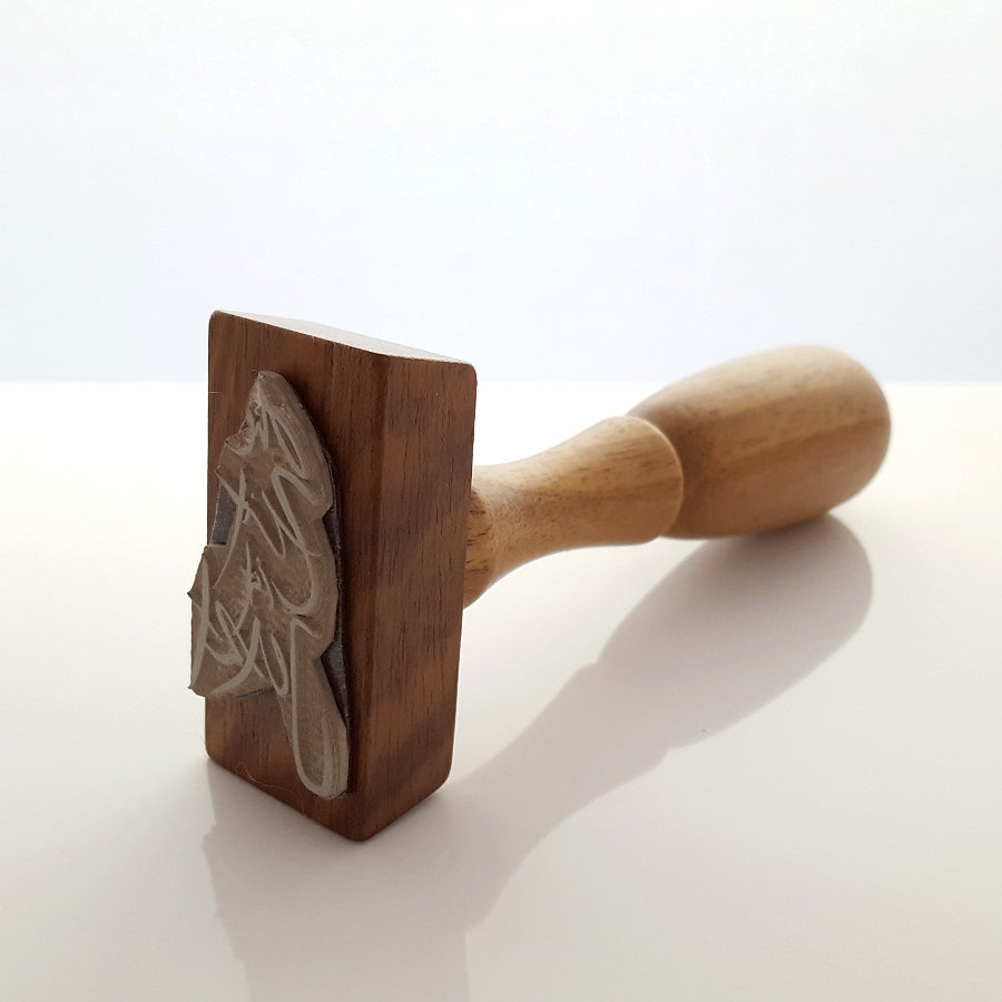 Stempel "Die Zeit ist jetzt" aus Nussholz