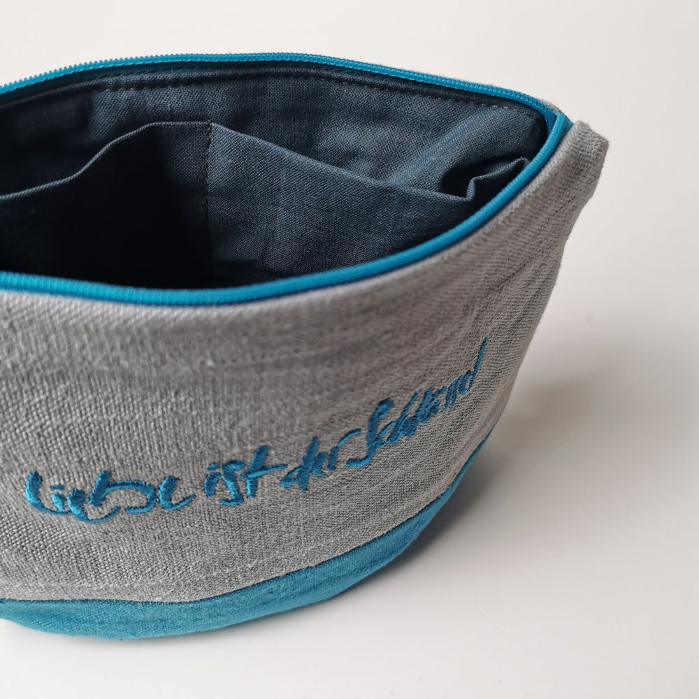 Kosmetiktasche "Liebe ist der Schlüssel"