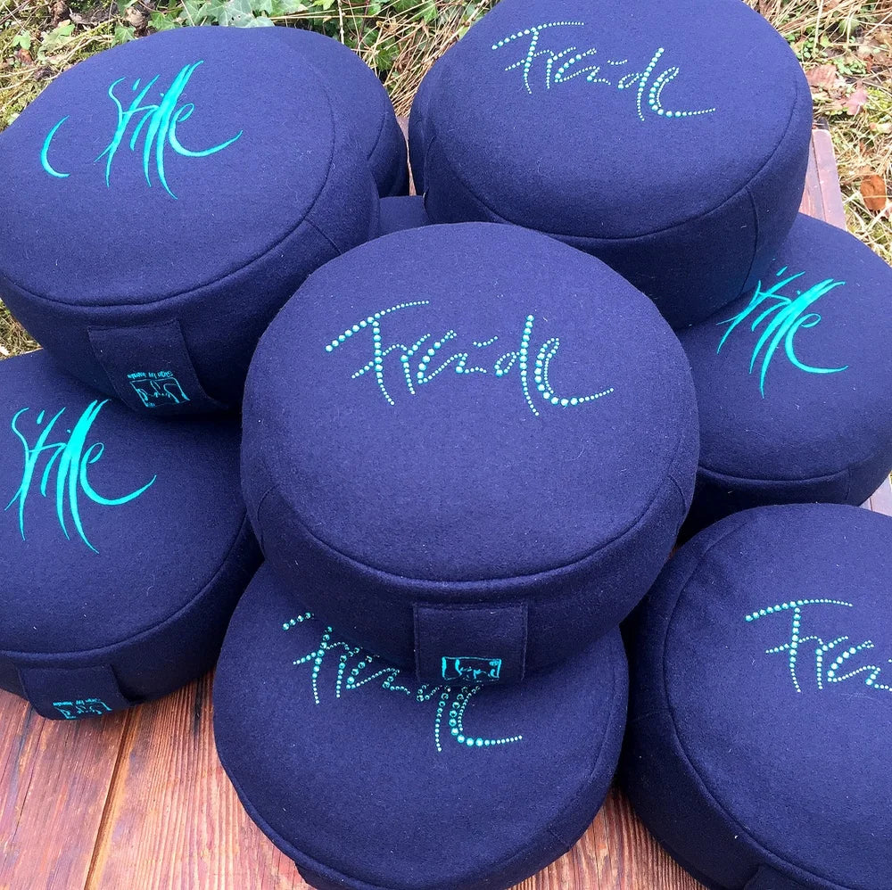 MediKissen „Stille & Freude“ kaufen – exklusives Meditationskissen aus Tirol