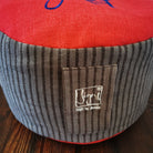 Bauernleinen-Sitzkissen, mehrfarbige Stickerei, ca. 17 cm hoch, 27 cm Durchmesser – exklusiv im SignShop Tirol