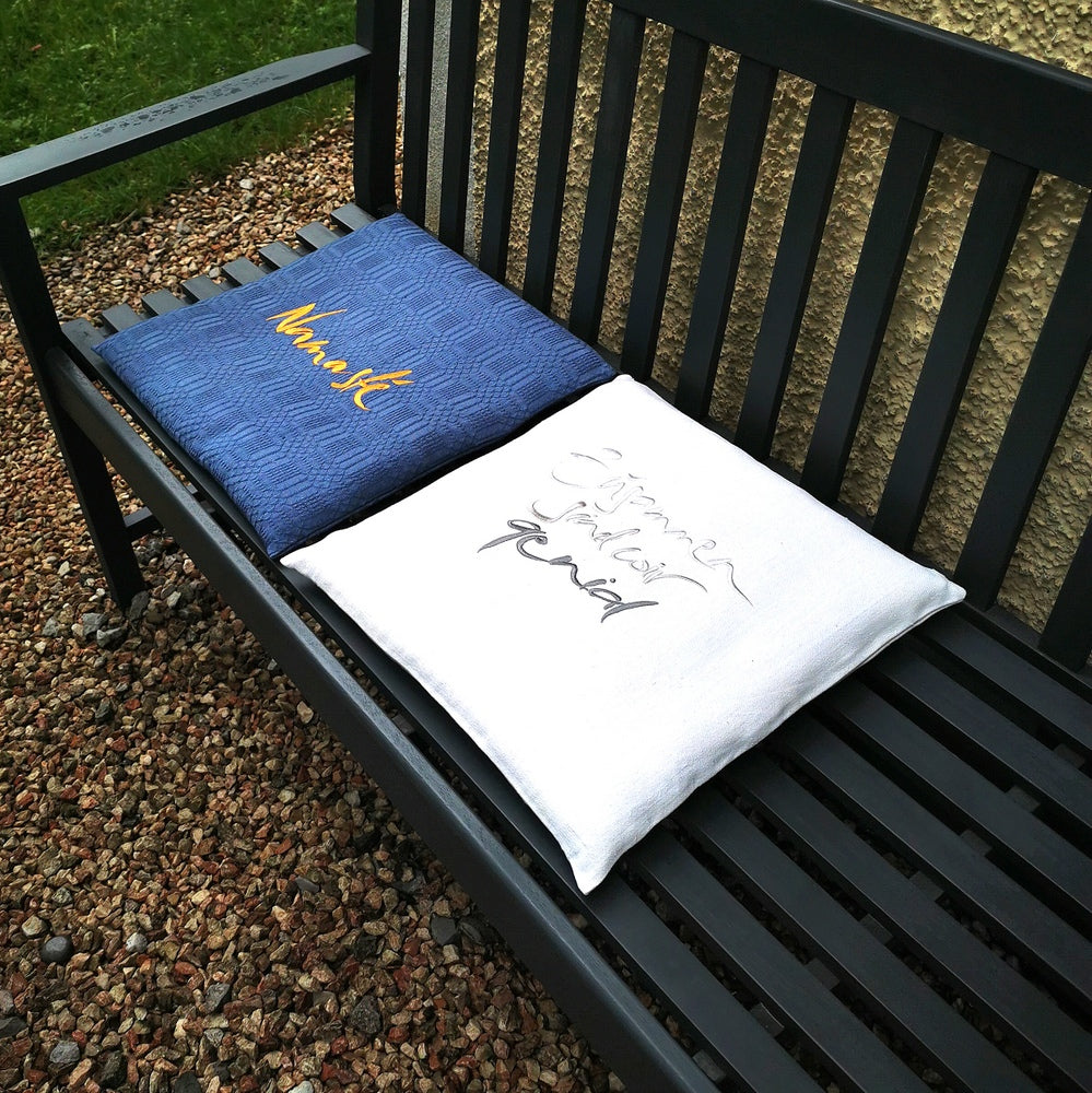 Bauernleinen-Flachkissen "Namasté"