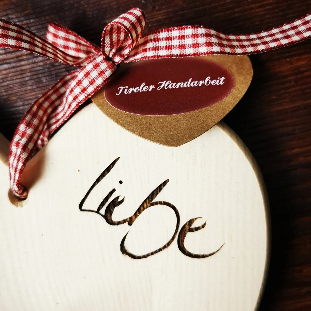 Duftendes Zirbenherz mit Sign „Liebe“ von Sign by Jwala®