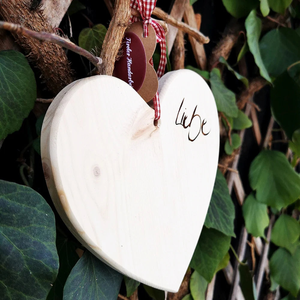 Tiroler Holzdekoration aus Zirbenholz als liebevolles Geschenk
