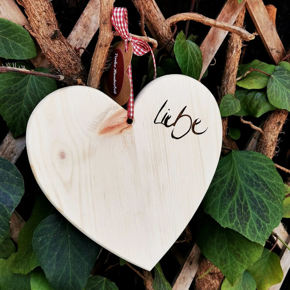 Handgefertigtes Zirbenherz „Liebe“ aus Tirol