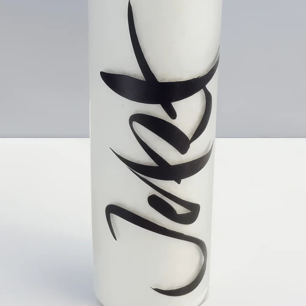 Vegane SignKerze „Jetzt“ – Sign by Jwala®, handgefertigt, Limited Edition, nachhaltige Kerze mit Botschaft, lange Brenndauer, jetzt online kaufen