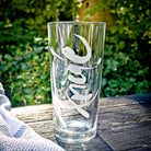 Sign-Wasserglas „Friede“ – schweres Riedel-Designglas aus Tirol, das jeden Schluck Wasser in einen Moment von innerer Ruhe und Entspannung verwandelt