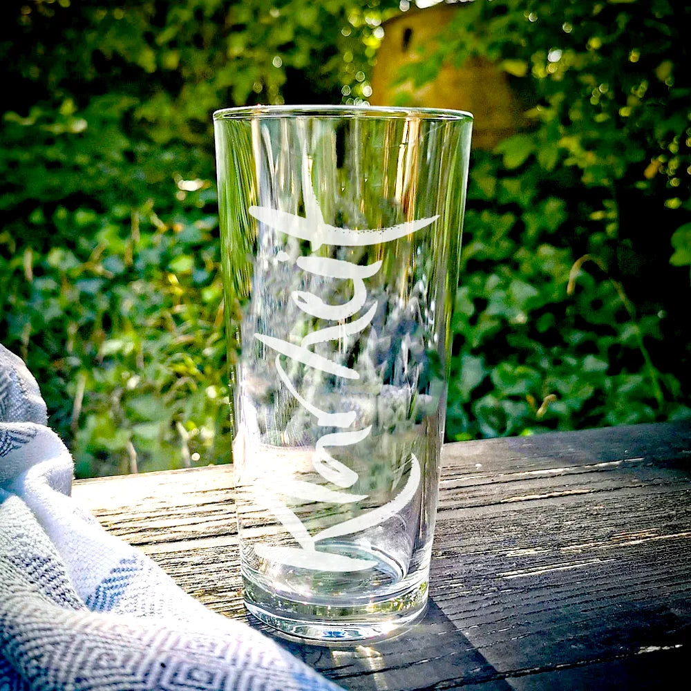 Sign-Wasserglas „Klarheit“ – schweres Riedel-Designglas aus Tirol, das jeden Schluck Wasser in ein fokussierendes Ritual für innere Ordnung und klare Entscheidungen verwandelt