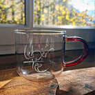 Exklusive Teetasse „Lieber Tee“ – hochwertige Glastasse als Geschenk aus dem SignShop Tirol
