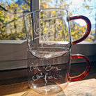 Mundgeblasene stapelbare Statement-Teetasse „Lieber Tee“ – Designglas für Teeliebhaber online kaufen