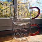 Exklusive stapelbare Teetasse „Ich bin so frei“ – besonderes Geschenkglas aus dem SignShop Tirol