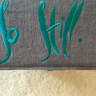 Hochwertiger Meditationshocker „Still. So still“ aus Tiroler Zirbenholz kaufen