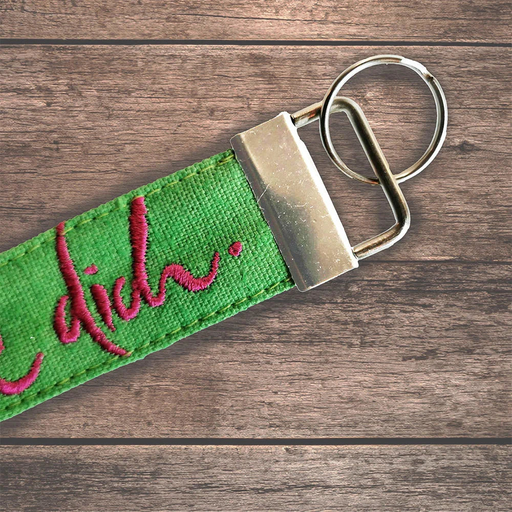Designer Schlüsselanhänger mit Stickerei „Ich sehe dich“ als Geschenk