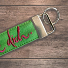 Designer Schlüsselanhänger mit Stickerei „Ich sehe dich“ als Geschenk