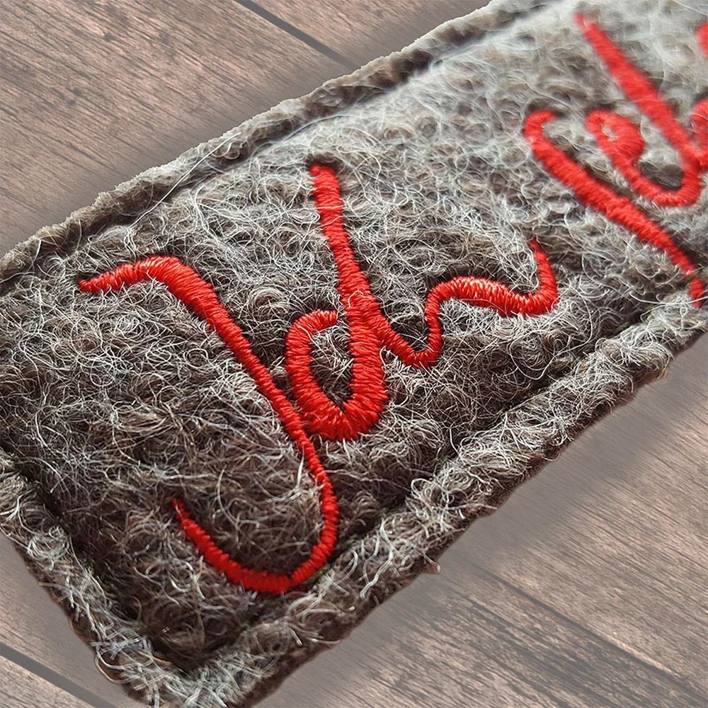 Designer Taschenbaumler aus Wollwalk – Unikat Schlüsselanhänger Braun/Tannengrün