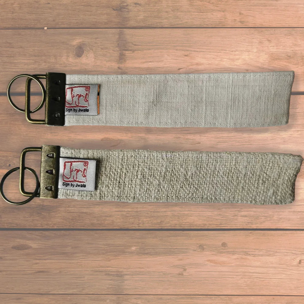 Handgemachter Schlüsselanhänger Naturleinen – Designer Taschenanhänger mit Botschaft