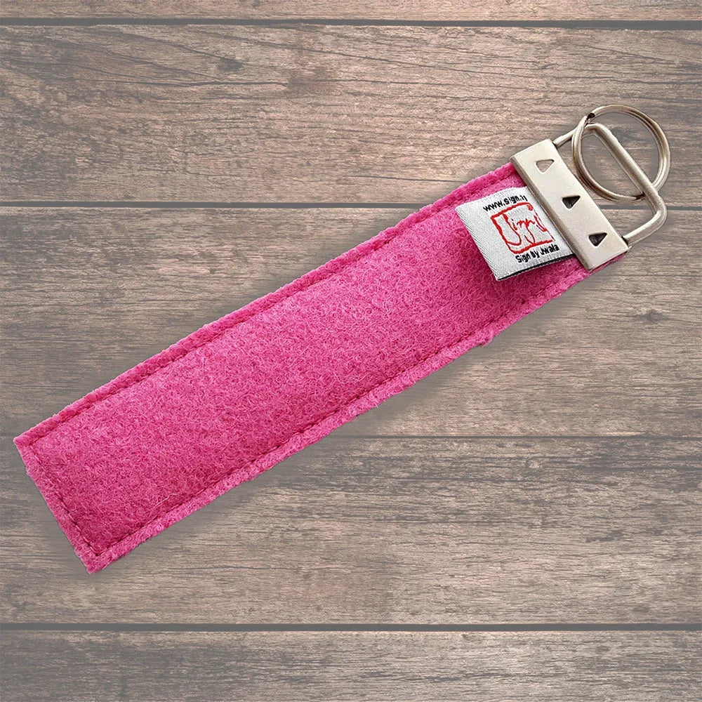 Exklusiver Taschenbaumler Grün/Pink – Designer Schlüsselanhänger mit Botschaft