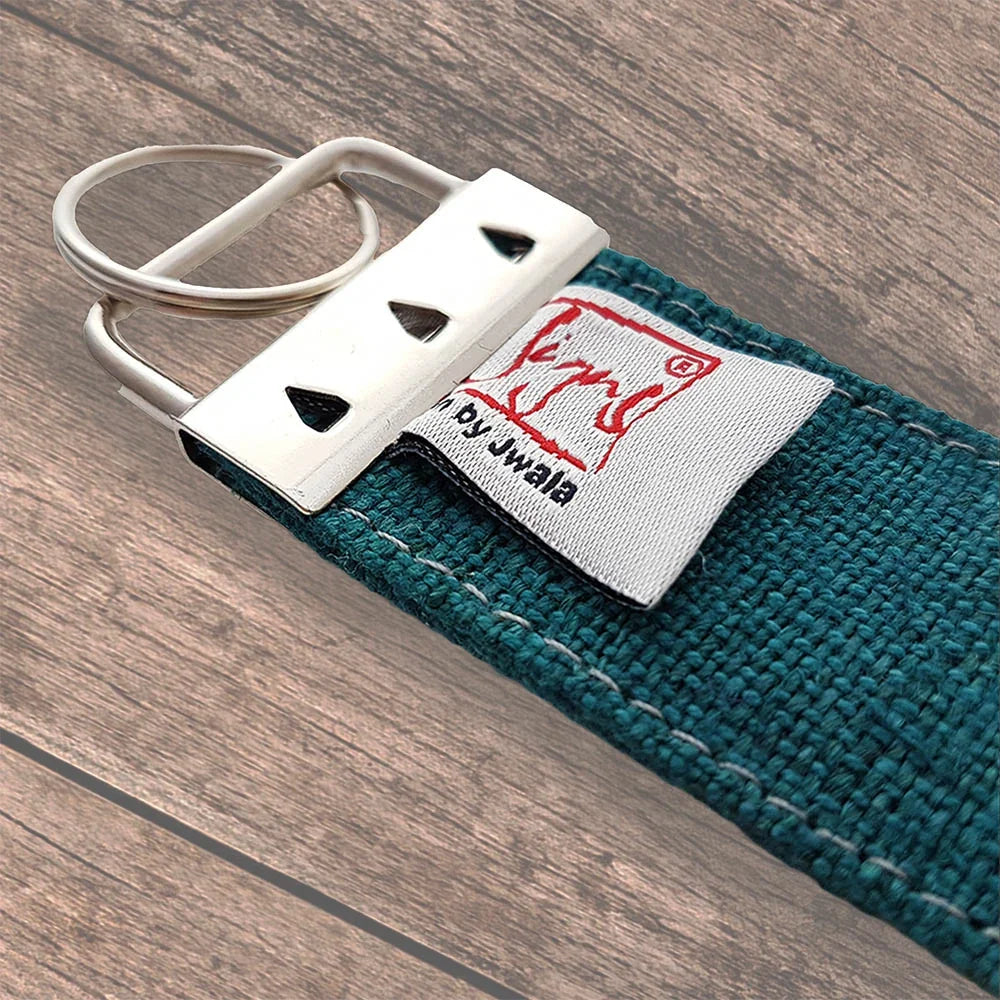 Hochwertiger Schlüsselanhänger mit Botschaft, handgewebtes Vintage Bauernleinen, einzigartiges Unikat aus Tirol für Schlüssel, Taschen und Rucksäcke