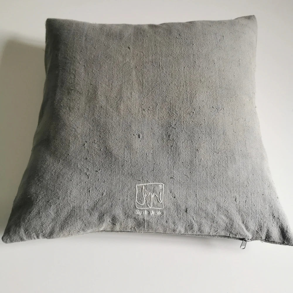 Luxus Dekokissen aus Tirol – handgefertigte Kissenhülle „Freude“ mit Türkis-Silber-Ornament