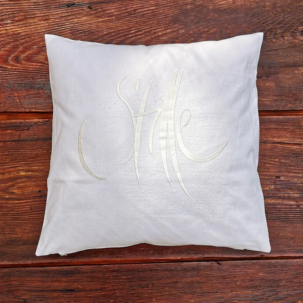 Designer-Dekokissen „Stille“ – edle Kissenhülle aus handgewebtem Leinen für anspruchsvolle Interiors