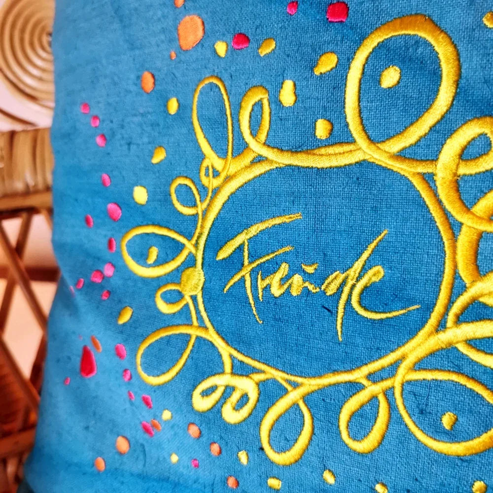 Kissenhülle Unikat „Freude“ – hochwertiges Deko-Kissen aus Vintage-Bauernleinen in Petrol im SignShop.Tirol