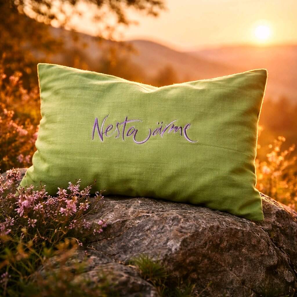 Besondere Kissenhülle aus Bauernleinen mit Botschaft „Nestwärme“ – Handgemachtes Kissen für Geborgenheit und Wohlgefühl im SignShop Tirol online kaufen