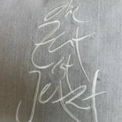 Handgefertigte Kissenhülle mit inspirierender Stickerei aus Tirol