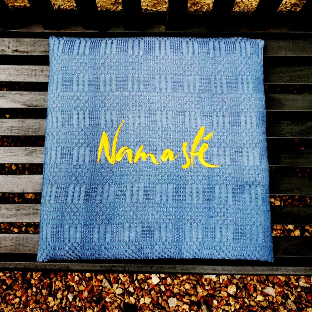 Blaues Flachkissen „Namasté“ – schweres, formstabiles Sitzkissen mit Baumwollfüllung, perfekter Komfort für Meditation, Yoga, Büro oder Gartenbank