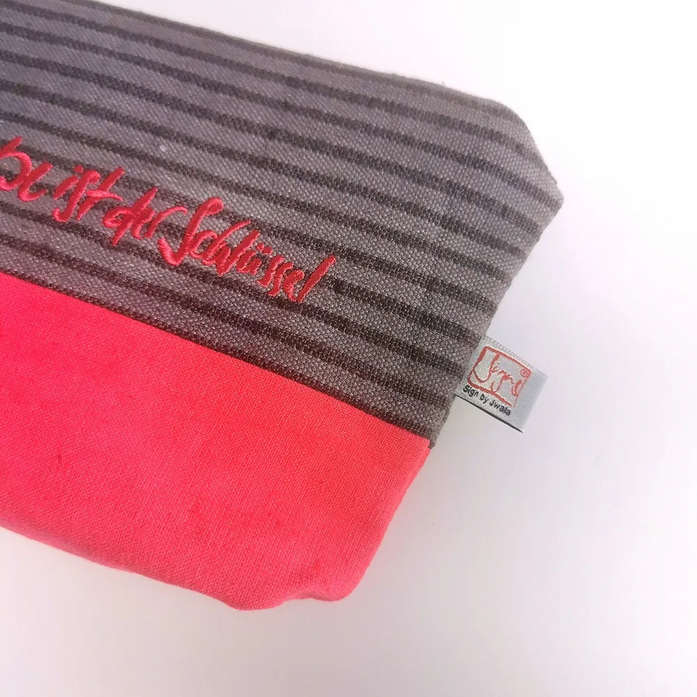Limitierte Kosmetiktasche mit positiver Botschaft als besonderes Geschenk