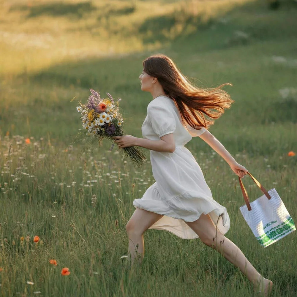 Schultertasche aus Bauernleinen „Liebe ist der Schlüssel“ mit grüner Stickerei