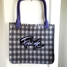Handgemachte karierte Stofftasche in Lila mit liebevoller „Freude“ Stickerei und herausnehmbarer Innentasche