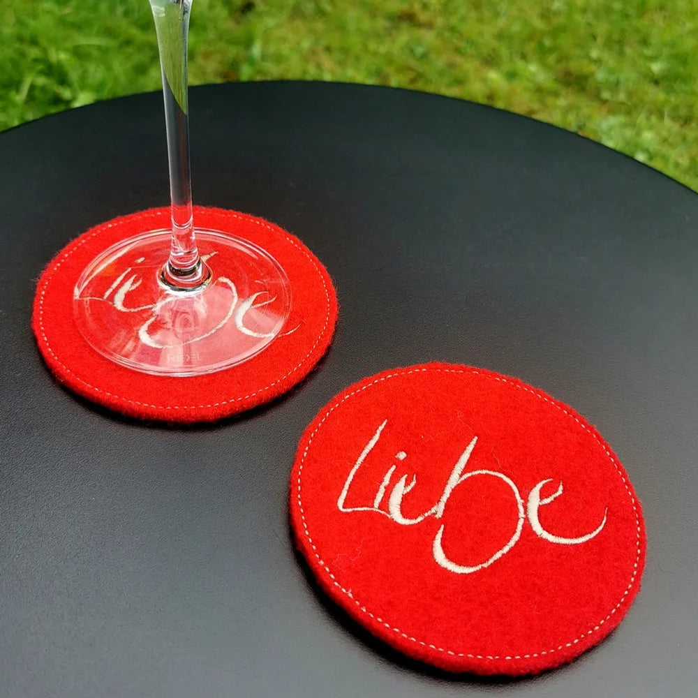 Handgemachte Untersetzer „Liebe“ Rot – exklusive Glasuntersetzer aus Tirol online bestellen