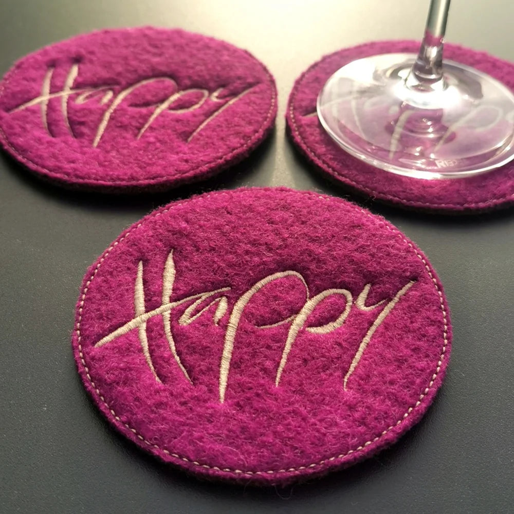 Glasuntersetzer „Happy“ Violett – handgemachte Wollwalk-Unikate aus Tirol für hochwertige Gläser