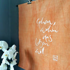 Premium Wandteppich „Gehen, wohin das Leben will“, handgemachte Wandkunst mit Sign by Jwala® Stickerei, wertvolles Geschenk für Herzensmenschen