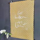 Haussegen "Wir halten das Licht"