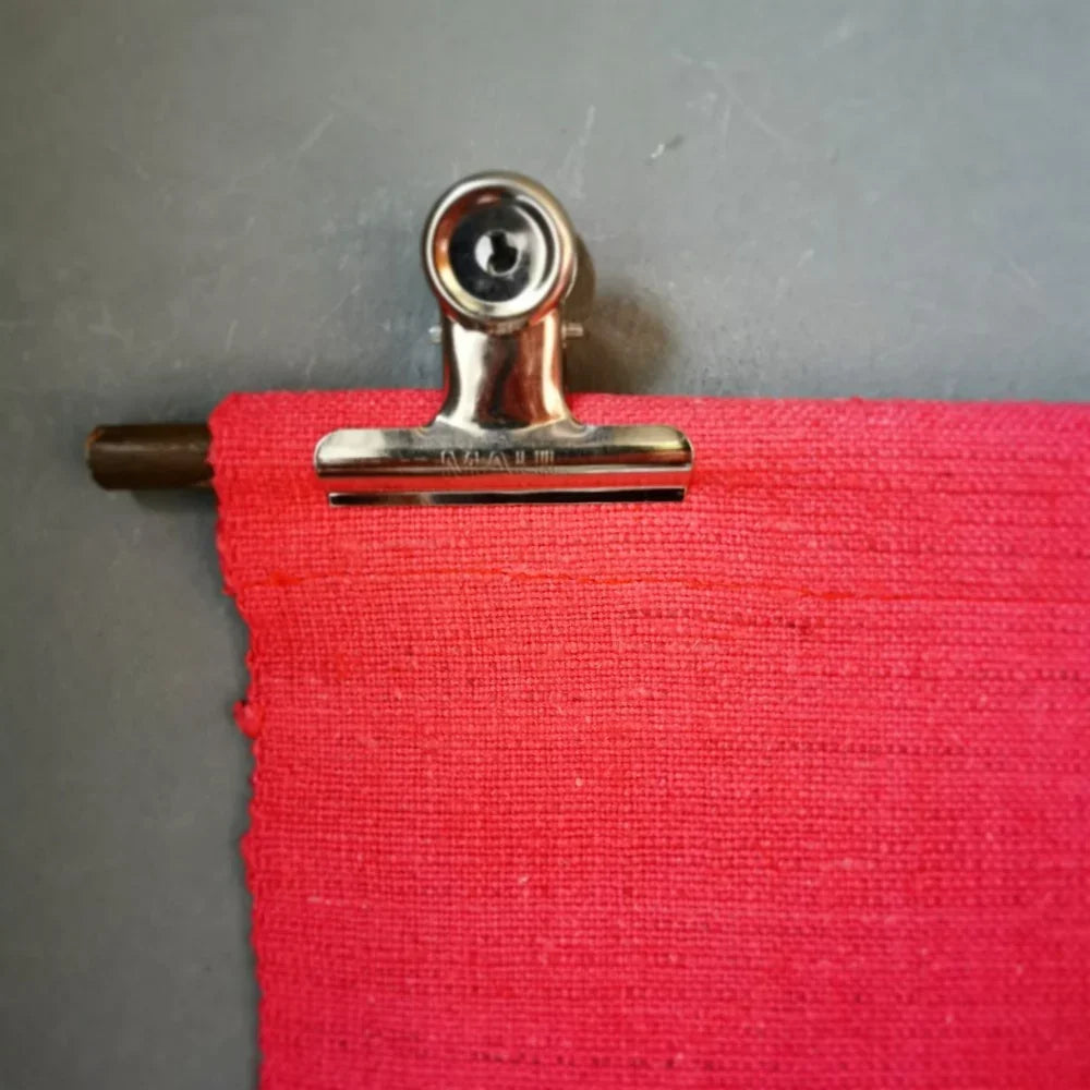 Premium Haussegen in Himbeere, handgewebtes Vintage Bauernleinen und inspirierende Botschaft, spirituelle Wanddekoration online kaufen