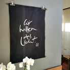 Haussegen "Wir halten das Licht"